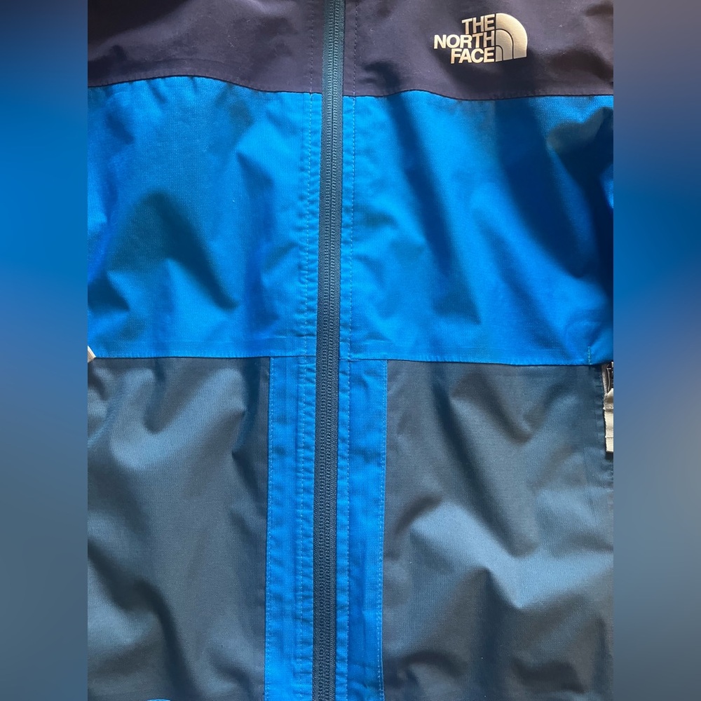 The North Face Kids Blue and Dark Jacket - Picture 13 of 15